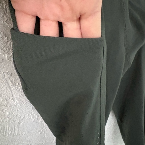 Lululemon SenseKnit Men Running Short
10" Smoked Spruce Small - Picture 9 of 10